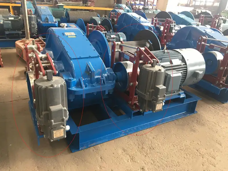winch with double brake